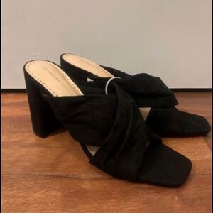 NEW: Adrienne Vittadini Sandals Womens 8.5 Black Heels